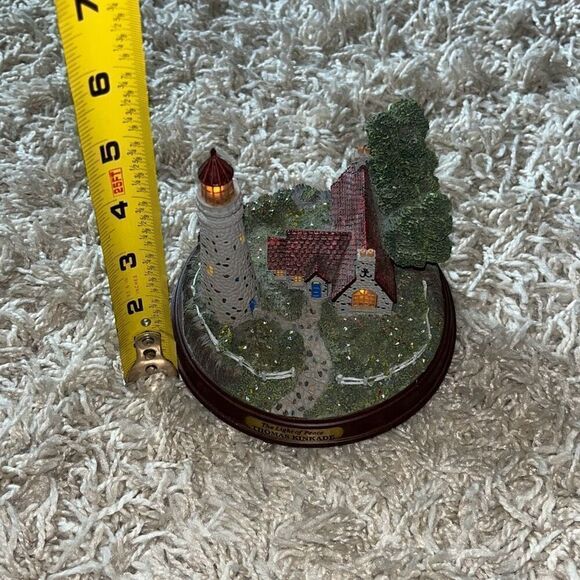 Vintage Thomas Kinkade "The Light of Peace" Lighthouse Figurine (Lights Up) - Picture 10 of 13